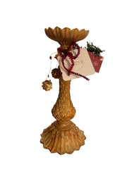 Kandelaar  met een twist Pinoque. Deze kandelaars (2) staan bij Sjokado in Dieren. Informeer naar de voorraad.